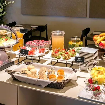 Living Milano Hotel 4*