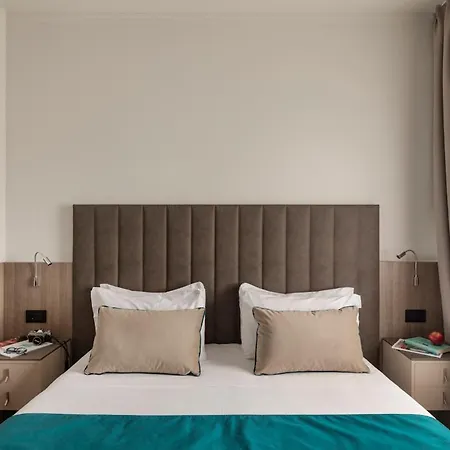 Living Milano 4*