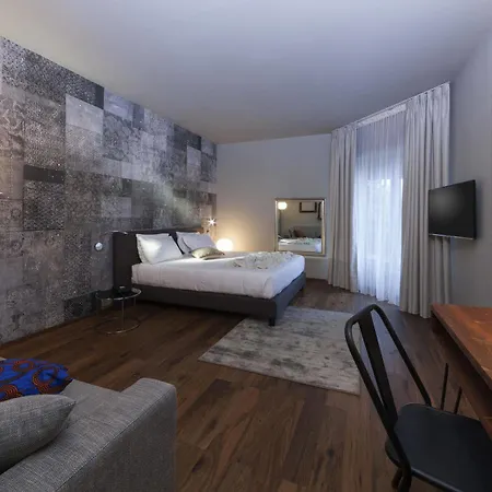 Living Milano Hotel 4*
