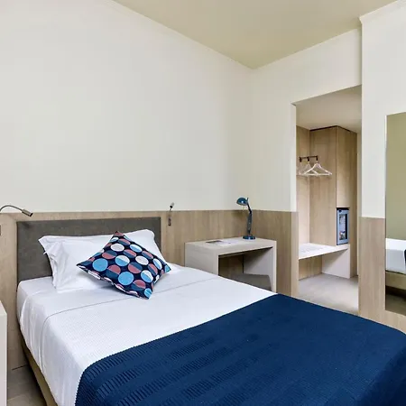 Living Milano 4*