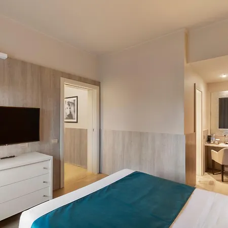 Living Milano 4*