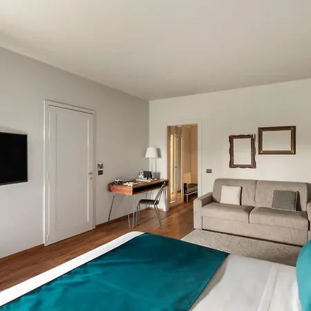 Living Milano Hotel 4*