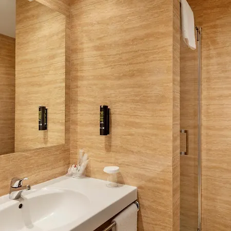 Living Milano 4*