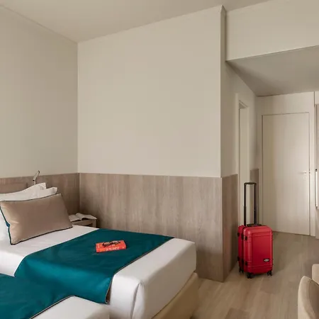 Living Milano Hotel 4*
